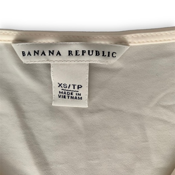 Banana Republic Sleeveless Wrap style top. - Picture 6 of 7